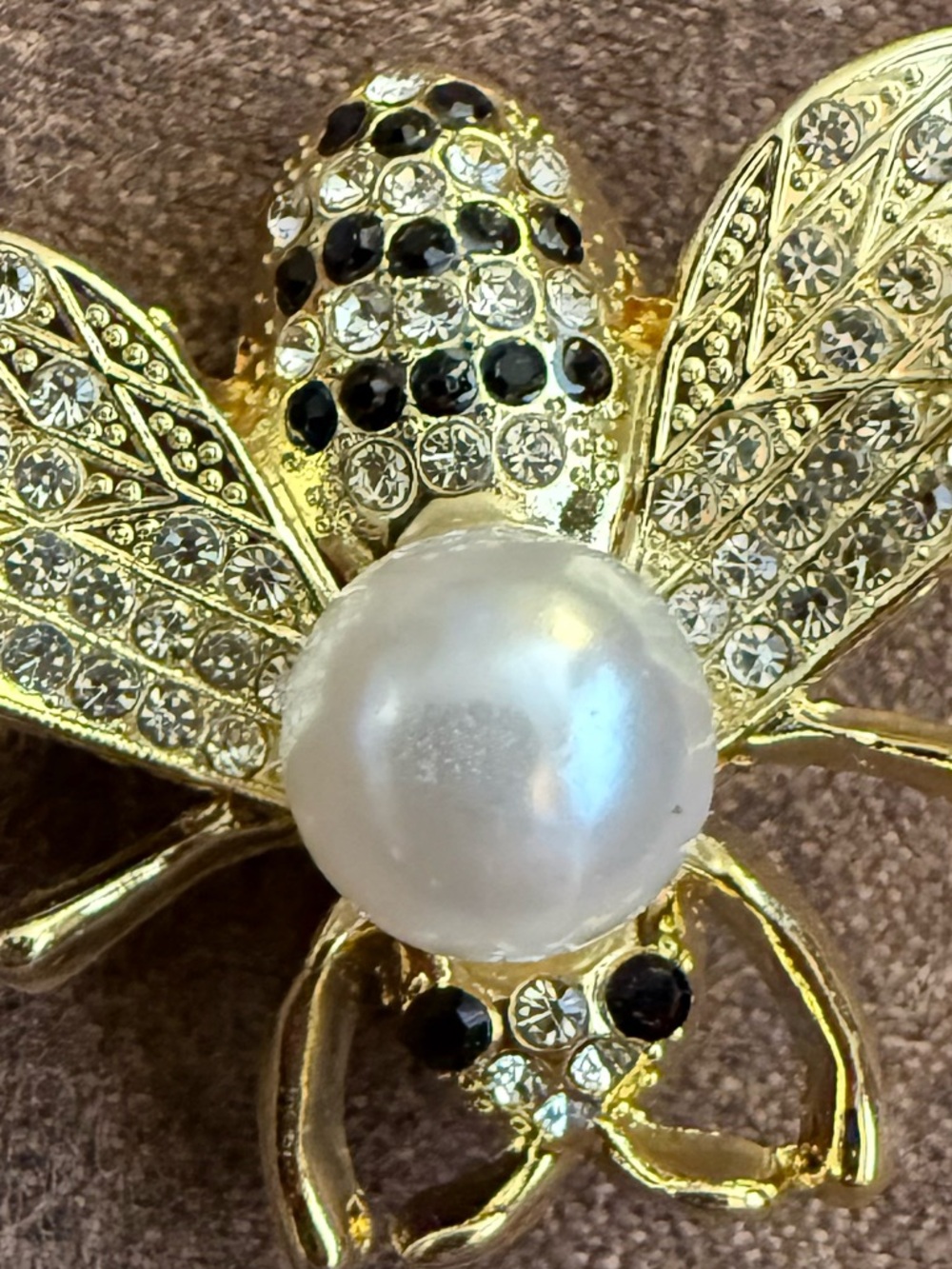 Bee Brooch - Picture 3 of 3